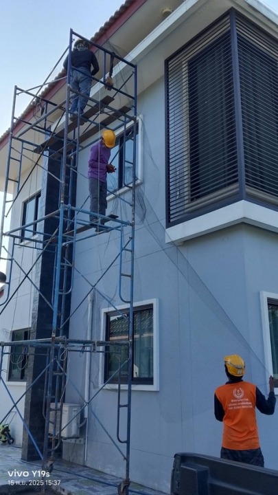 ติดตั้งตะแกรงป้องกันนกเข้าใต้แผงโซล่าเซลล์